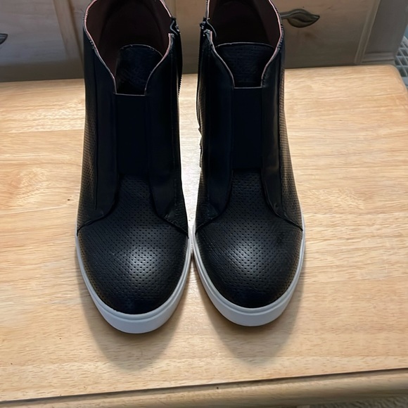 Paolo Shoes - Size 9 1/2 M Genuine Leather Black Wedge Booties with inner side zippers.